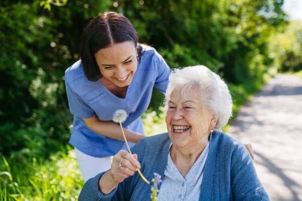 Moving Mom to Assisted Living: Your Complete First-Week Checklist